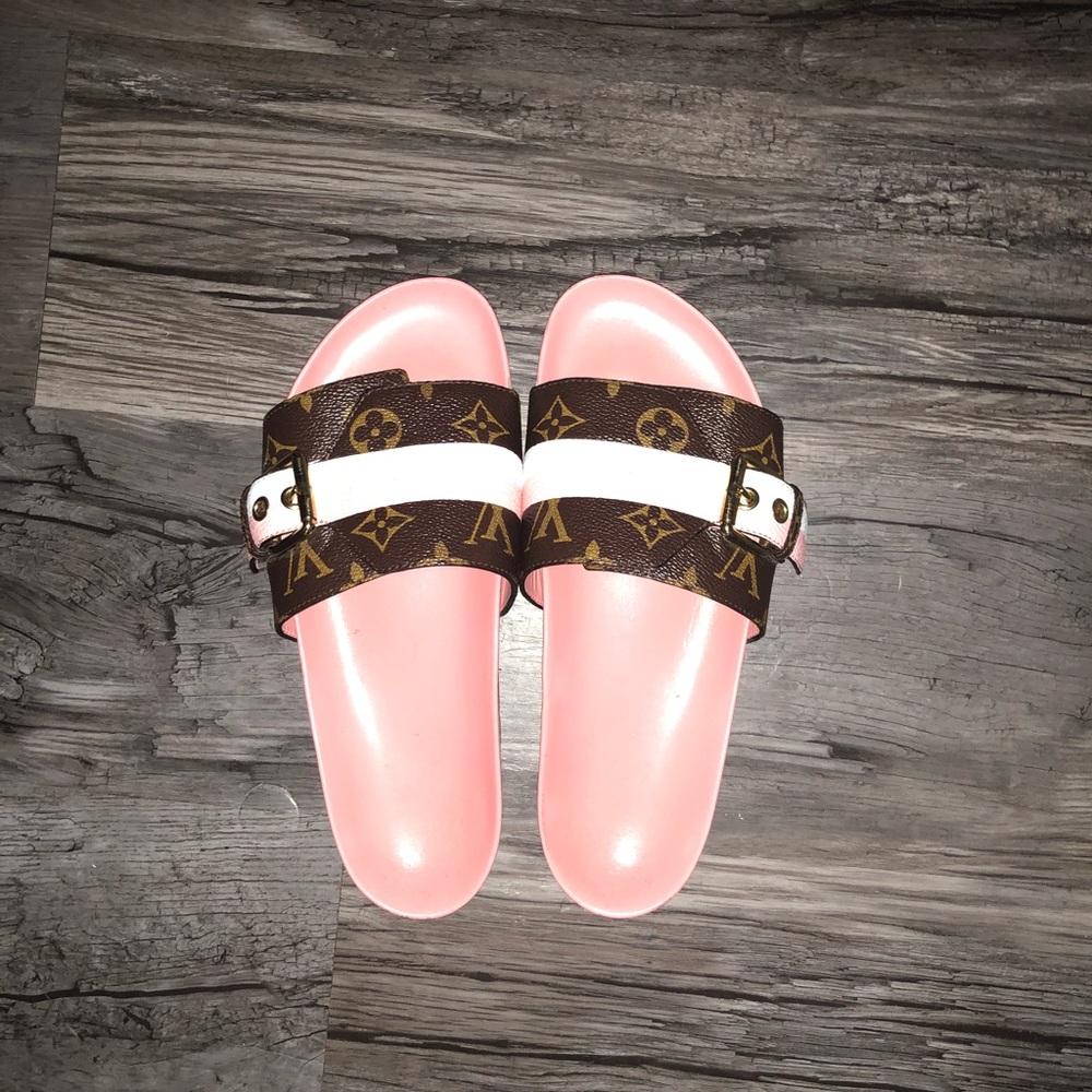 Louis Vuitton slides size 35